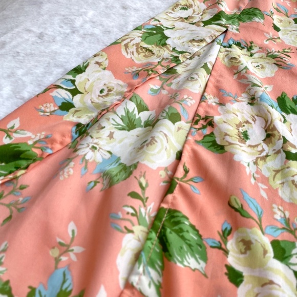 Forever 21 Floral Maxi Dress in Size Medium - Picture 12 of 14